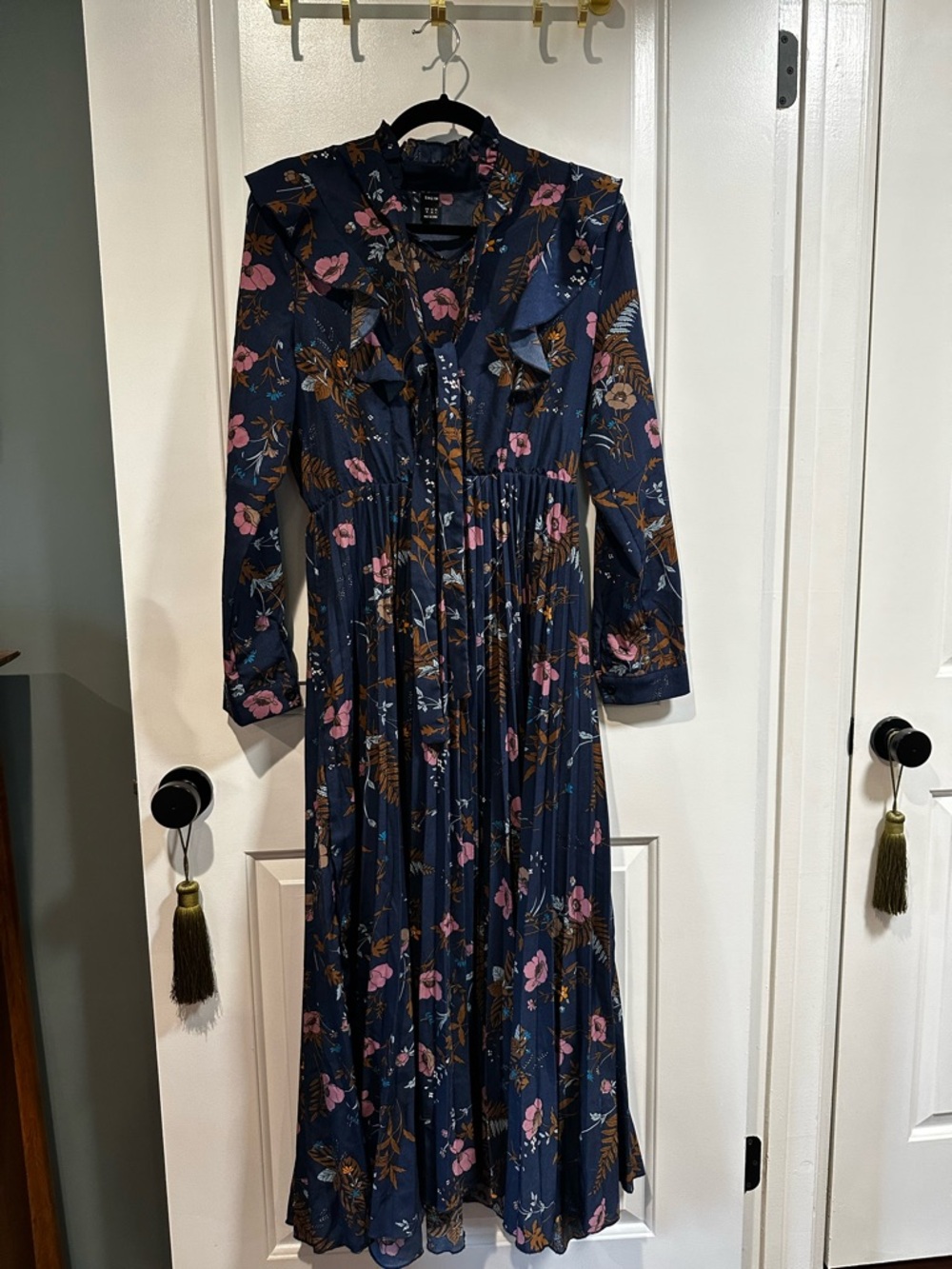SHEIN Long-Sleeve Floral Maxi Dress with pleated skirt - Size Medium